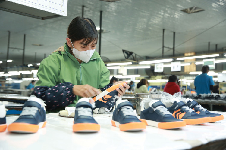 Kim ngạch xuất khẩu năm 2025 ước đạt 449,41 tỷ USD, tăng 18% so với năm 2024. Ảnh: Lê Tiên