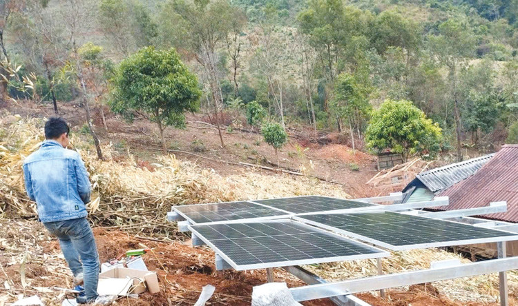 Dự án Cấp điện nông thôn từ nguồn năng lượng tái tạo giai đoạn 2018 - 2020 tỉnh Cao Bằng có tổng vốn đầu tư 58,824 tỷ đồng. Ảnh minh họa Internet