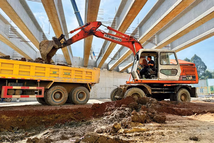 Yêu cầu về kinh nghiệm thực hiện hợp đồng tương tự là tiêu chí xuất hiện nhiều nhất tại các gói thầu xây lắp chỉ có 1 nhà thầu tham dự. Ảnh: Thành Đạt