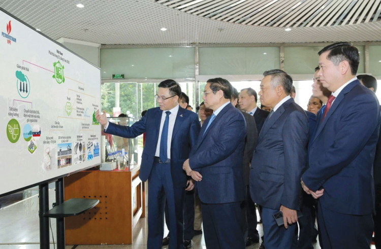 Lãnh đạo Petrovietnam báo cáo Thủ tướng Phạm Minh Chính về nghiên cứu thu hồi và lưu trữ CO2 của VPI