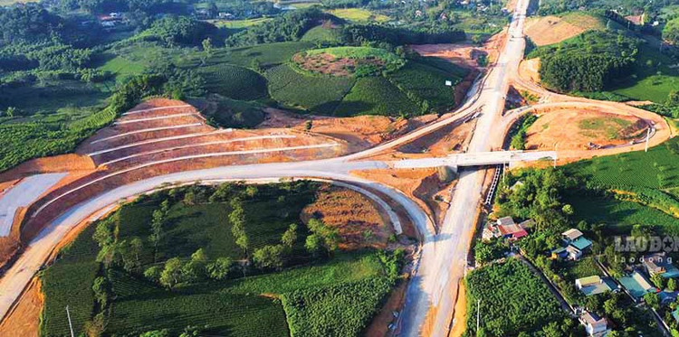 Các gói thầu được chỉ định thầu đều là các công trình thực hiện theo lệnh xây dựng khẩn cấp, công trình cần đẩy nhanh tiến độ thực hiện… Ảnh: Tùng Nguyễn