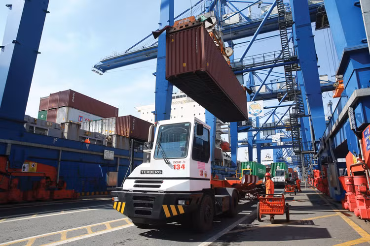 Năm 2025, Việt Nam dự kiến thặng dư thương mại 21,2 tỷ USD. Ảnh: Lê Tiên