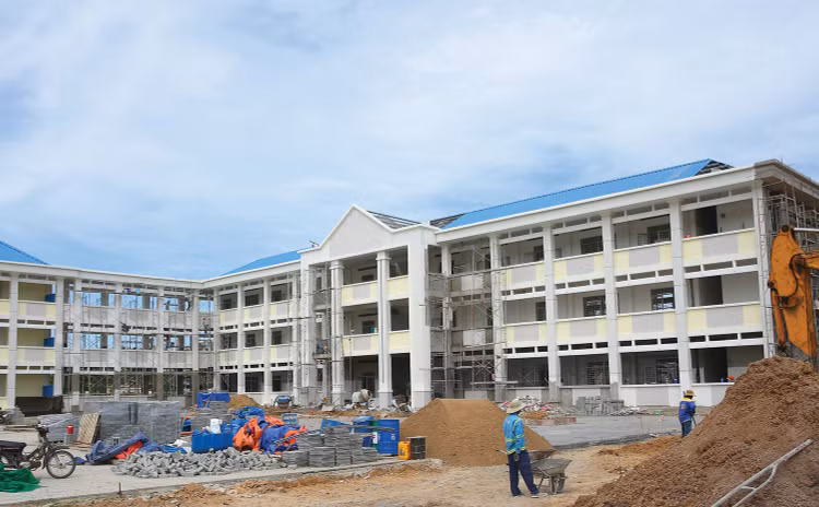Gói thầu Thi công xây dựng Trường Tiểu học thị trấn Vĩnh Thạnh có giá 48,107 tỷ đồng. Minh họa: Phú An