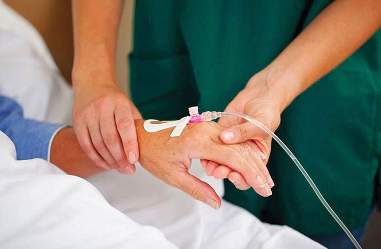 Nguồn cung thuốc Albumin tại Việt Nam hiện gần như phụ thuộc hoàn toàn vào nhập khẩu. Ảnh minh họa: LC