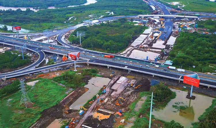 Dự án thành phần 1 Xây dựng đường Vành đai 3 đoạn qua TP.HCM đang được tăng tốc thi công. Ảnh: Song Lê