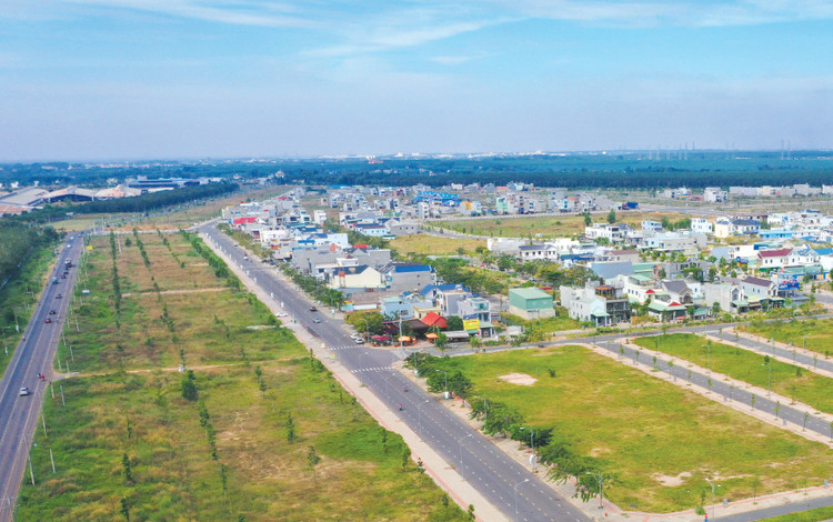 Pháp luật về đất đai hiện hành chỉ có quy định về chính sách tạm cư đối với trường hợp bố trí tái định cư tại chỗ khi thực hiện dự án đầu tư xây dựng khu đô thị. Ảnh: Phú An