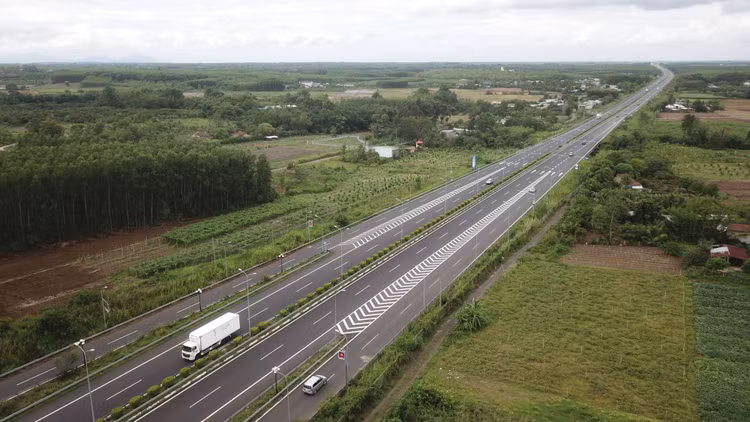 Dự án Đầu tư xây dựng đường cao tốc Bắc - Nam phía Tây đoạn Gia Nghĩa - Chơn Thành có tổng chiều dài 128,8 km, đi qua địa phận 2 tỉnh Lâm Đồng và Đồng Nai. Minh họa: Tiên Giang