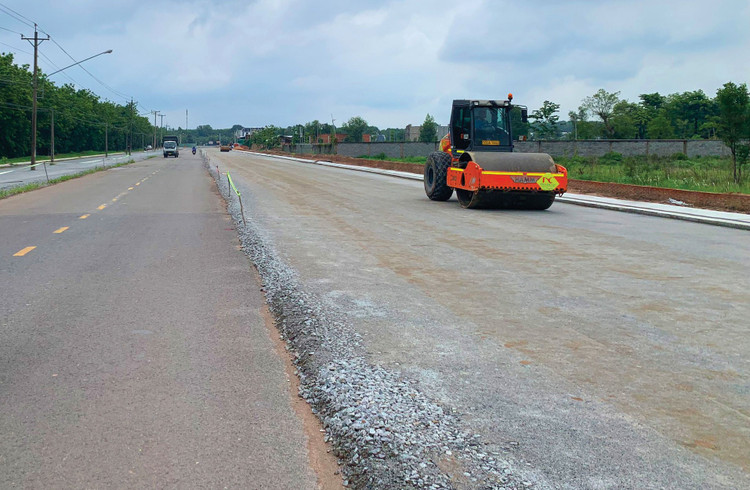 Gói thầu xây dựng đường Nguyễn Thị Hạnh (tỉnh Tây Ninh) có giá 7,134 tỷ đồng, do Phòng Kinh tế hạ tầng và đô thị phường Long An mời thầu. Ảnh: Tiên Giang