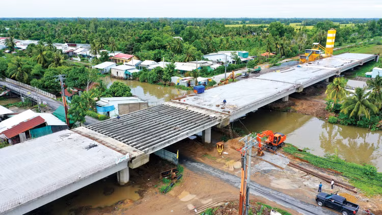 Dự án thành phần 1 thuộc cao tốc Châu Đốc - Cần Thơ - Sóc Trăng giai đoạn 1 có 4 gói thầu xây lắp được chỉ định thầu. Ảnh: Lê Tiên