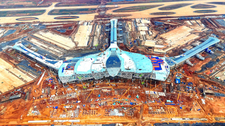 Các nhà thầu tổ chức thi công “3 ca 4 kíp” xuyên lễ Quốc khánh để hoàn thành Cảng hàng không quốc tế Long Thành trong năm 2025. Ảnh: Tùng Phạm