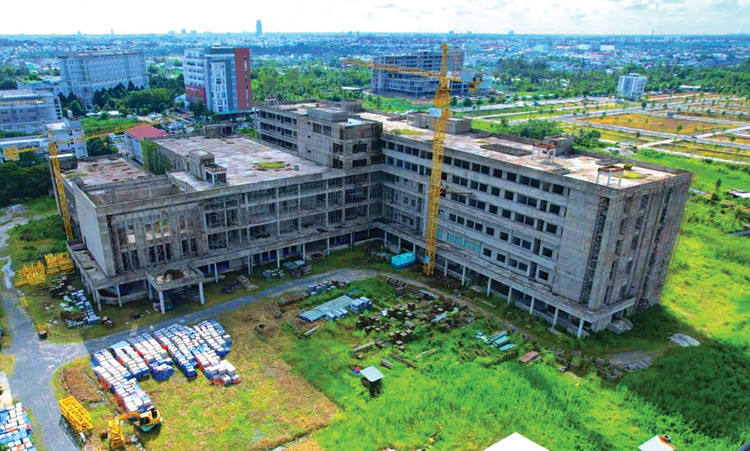 Dự án Bệnh viện Ung bướu TP. Cần Thơ đạt khoảng 21,3% giá trị hợp đồng EPC, trong đó phần xây dựng hoàn thành 82%, phần cung cấp lắp đặt thiết bị khoảng 15,3%. Ảnh: Nhật Huy