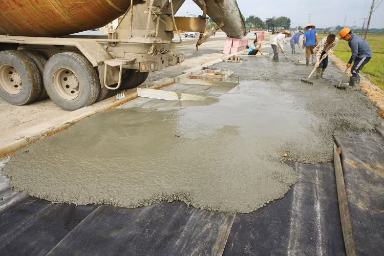 Theo khoản 4 Điều 68 Luật Đấu thầu, căn cứ quy mô, tính chất của gói thầu, giá trị bảo đảm thực hiện hợp đồng được quy định trong hồ sơ mời thầu theo mức xác định từ 2% đến 10% giá hợp đồng. Ảnh: Kiên Linh