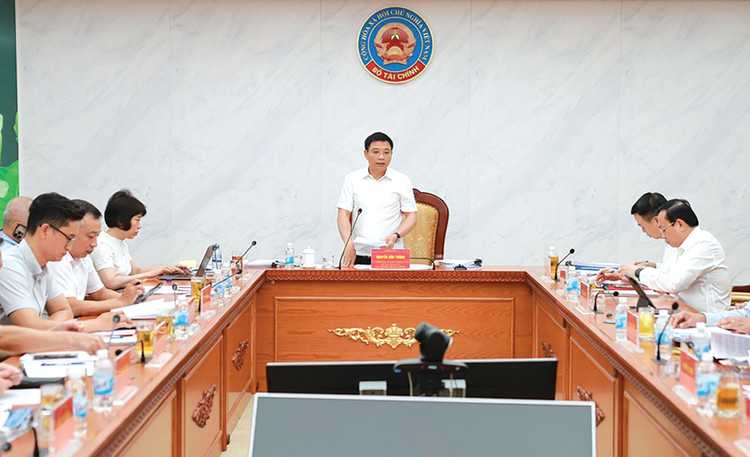 Đồng chí Nguyễn Văn Thắng, Ủy viên Ban Chấp hành Trung ương Đảng, Bí thư Đảng ủy, Bộ trưởng Bộ Tài chính chủ trì Hội nghị. Ảnh: Mạnh Tuấn