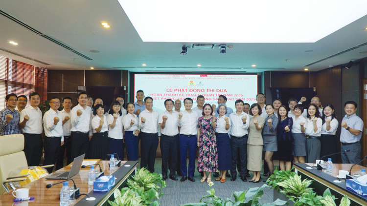 Các đại biểu tham dự buổi lễ