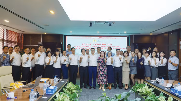 Các đại biểu tham dự buổi lễ