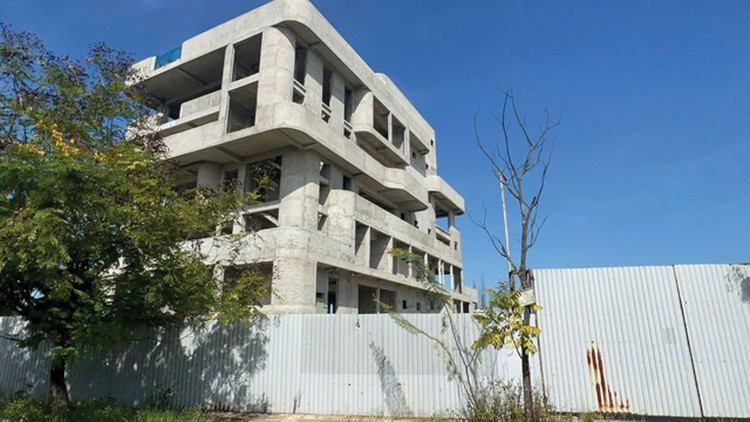 Gói thầu xây lắp thuộc Dự án Trung tâm công nghệ thông tin TP. Huế chuẩn bị được đấu thầu lại sau khi nhà thầu bỏ dở thi công. Ảnh: Hà Minh