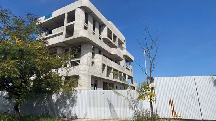 Gói thầu xây lắp thuộc Dự án Trung tâm công nghệ thông tin TP. Huế chuẩn bị được đấu thầu lại sau khi nhà thầu bỏ dở thi công. Ảnh: Hà Minh