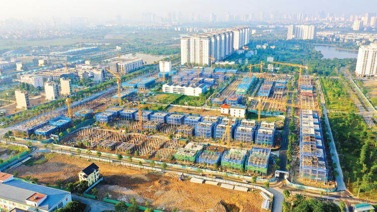 Một số nội dung của Luật Kinh doanh bất động sản có sự giao thoa, chồng chéo nhất định với các luật khác, làm tăng gánh nặng thủ tục cho doanh nghiệp. Ảnh: Lê Tiên