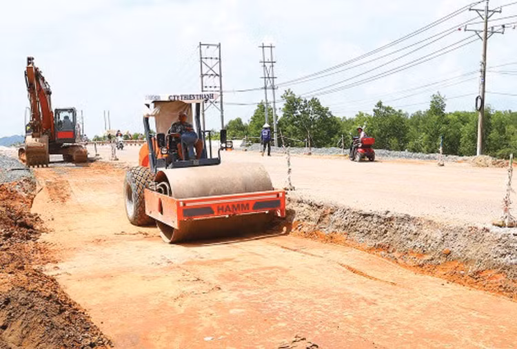Gói thầu Xây lắp thuộc Dự án Đường Nguyễn Đình Chiểu nối dài, TP. Buôn Ma Thuột chỉ có 1 nhà thầu nộp hồ sơ dự thầu khi mời thầu lại. Ảnh minh họa: Nhã Chi
