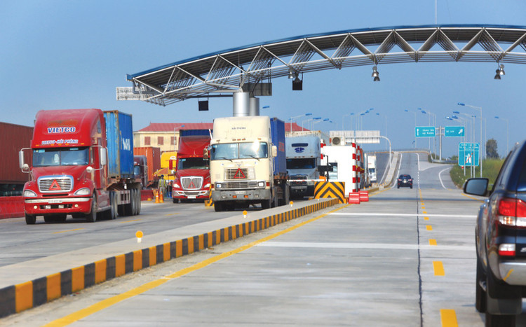 Phần lãi suất thực tế mà nhà đầu tư, doanh nghiệp dự án BOT phải thanh toán cho ngân hàng trong thời gian qua có sự chênh lệch rất lớn so với mức trần lãi suất vay khống chế. Ảnh: Lê Tiên