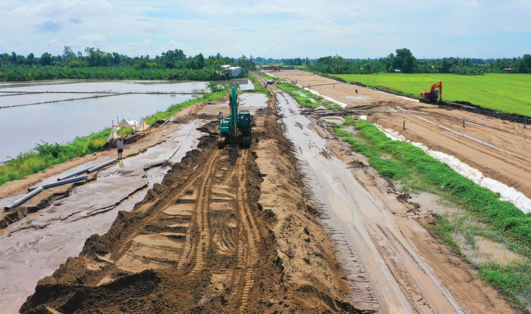 Khu vực Đồng bằng sông Cửu Long có nhiều dự án đang trong giai đoạn tăng tốc thi công dẫn tới nhu cầu nguồn vật liệu rất lớn. Ảnh: Tiến Giang