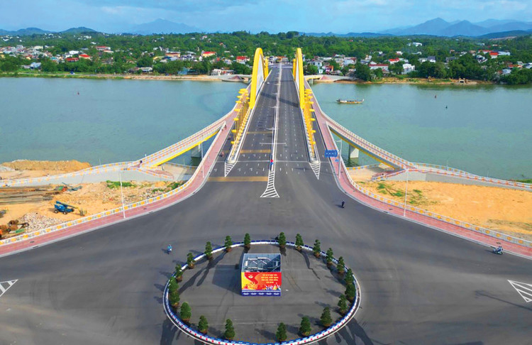 Gói thầu số 17 Xây lắp đường Nguyễn Hoàng thuộc Dự án Đường Nguyễn Hoàng và cầu vượt sông Hương tại TP. Huế. Ảnh: Võ Thạnh