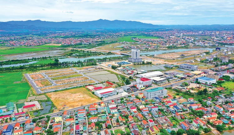 Việc tháo gỡ cho dự án gặp khó khăn, vướng mắc sẽ góp phần giải phóng nguồn lực tồn đọng, tạo không gian, dư địa cho phát triển kinh tế, đóng góp quan trọng vào mục tiêu tăng trưởng trong những năm tiếp theo. Ảnh: Lê Tiên