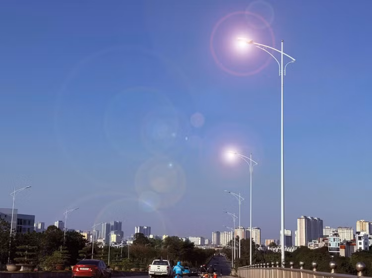 Nhiều gói thầu cung cấp dịch vụ chiếu sáng công cộng tại Hà Nội chỉ thu hút 1 nhà thầu tham dự. Ảnh: Tiên Giang