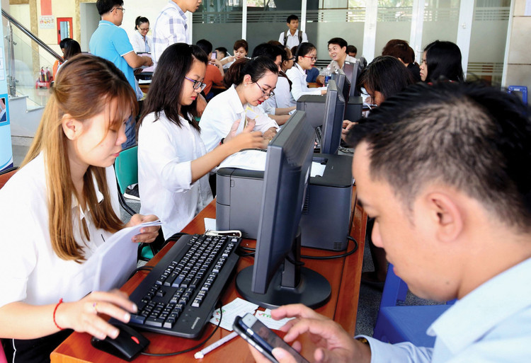 Các đơn vị ngành thuế cần đẩy mạnh hỗ trợ hộ kinh doanh thực hiện chuyển đổi phương thức quản lý thuế. Ảnh: Song Lê