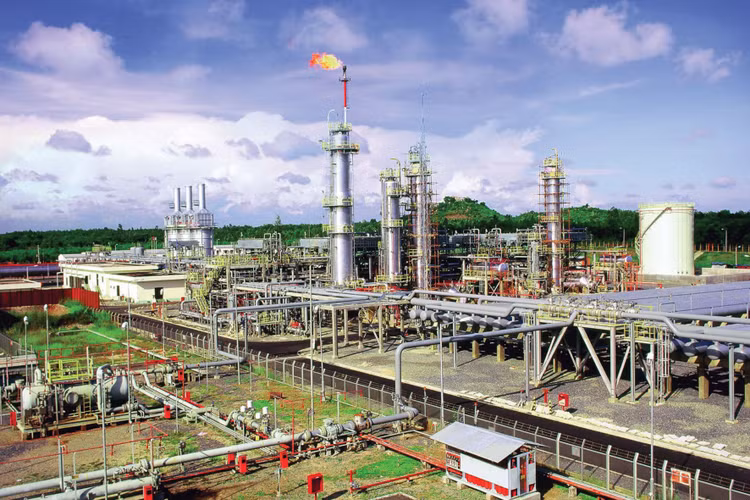 Kinh tế nhà nước phải trở thành "bệ đỡ", "mở đường" và "tiếp sức" để doanh nghiệp tư nhân tham gia sâu hơn vào chuỗi giá trị và phát triển công nghiệp hỗ trợ. Ảnh: Gia Khoa