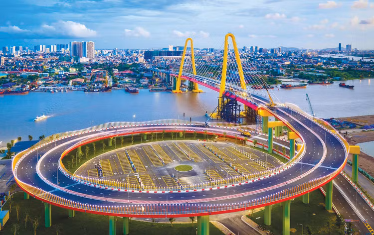 Luật Ngân sách nhà nước 2025 cắt giảm thủ tục, phân cấp mạnh mẽ cho địa phương, góp phần đẩy nhanh tiến độ các dự án. Ảnh: Đông Giang