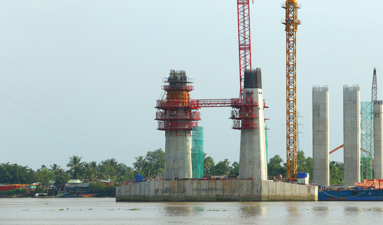 Gói thầu Thi công xây dựng cầu Ba Lai 6 (Vĩnh Long) yêu cầu nhà thầu có kinh nghiệm thực hiện 2 công trình có loại kết cấu cầu đường bộ (nhịp kết cấu đúc hẫng ≥ 90m), cấp II trở lên. Ảnh minh họa: Lê Thắng