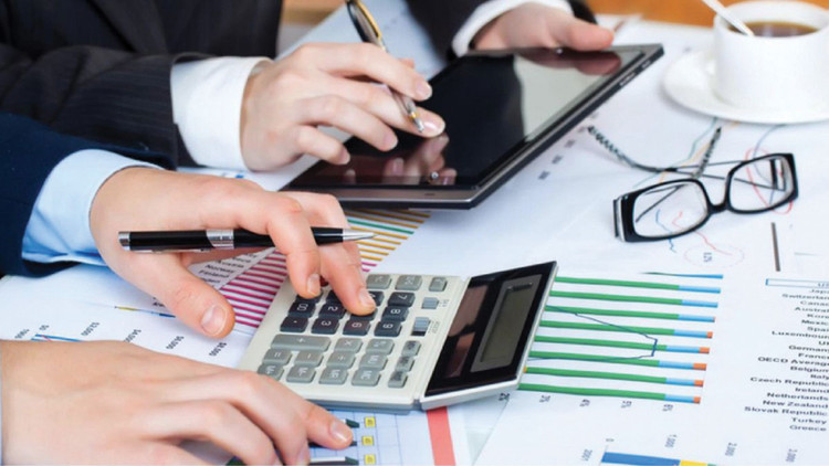 Một số gói thầu kiểm toán yêu cầu về bằng cấp cụ thể, trong khi nhân sự đã được cấp chứng chỉ hành nghề theo pháp luật chuyên ngành, dẫn đến giới hạn sự tham gia của nhà thầu. Minh họa:NC st 