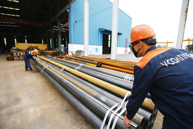 Việc phân cấp, phân quyền mạnh mẽ trong lựa chọn nhà thầu giúp các doanh nghiệp nhà nước kịp thời nắm bắt cơ hội kinh doanh, từ đó tăng sức cạnh tranh, nâng cao hiệu quả hoạt động trên thương trường. Ảnh: Lê Tiên