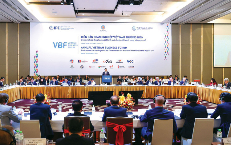 Thủ tướng Chính phủ Phạm Minh Chính phát biểu tại Diễn đàn Doanh nghiệp Việt Nam thường niên 2025. Ảnh: Quý Bắc