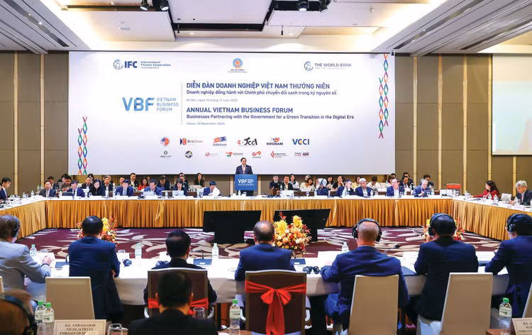 Thủ tướng Chính phủ Phạm Minh Chính phát biểu tại Diễn đàn Doanh nghiệp Việt Nam thường niên 2025. Ảnh: Quý Bắc