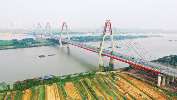 Trục Đại lộ cảnh quan sông Hồng kéo dài từ cầu Hồng Hà đến cầu Mễ Sở với tổng chiều dài khoảng 80 km. Ảnh: Lê Tiên