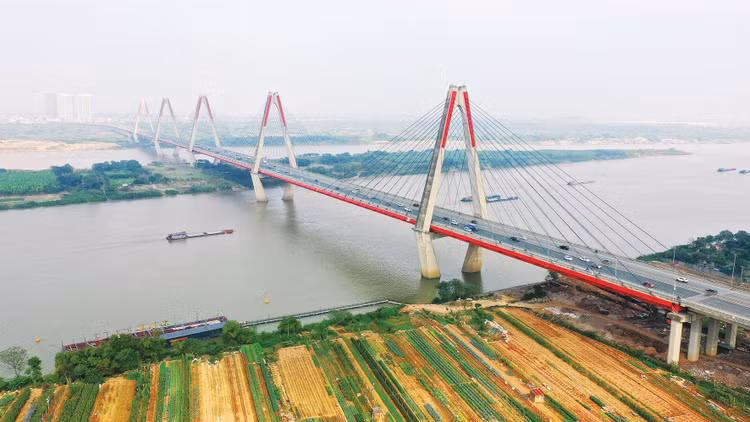 Trục Đại lộ cảnh quan sông Hồng kéo dài từ cầu Hồng Hà đến cầu Mễ Sở với tổng chiều dài khoảng 80 km. Ảnh: Lê Tiên