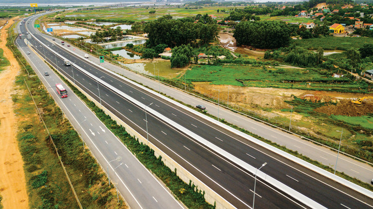 Nghị định số 243/NĐ-CP kỳ vọng tăng tính hấp dẫn của mô hình đầu tư PPP đối với nhà đầu tư. Ảnh: Lê Tiên