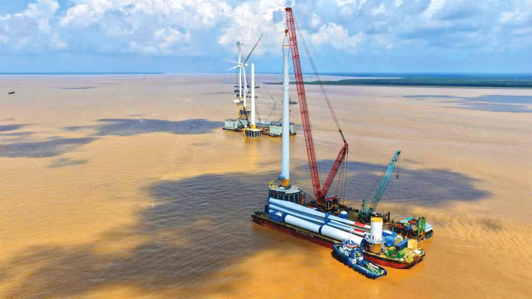 Các doanh nghiệp cơ khí trong nước chưa đủ năng lực để thực hiện các dự án lớn, phức tạp của ngành điện lực. Ảnh: Nguyễn Văn Cường