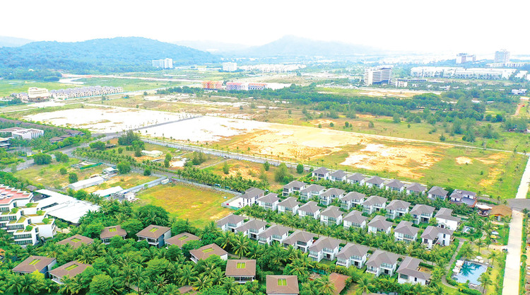 Việc ban hành Nghị quyết của Chính phủ tháo gỡ, xử lý vướng mắc để triển khai các dự án là cần thiết để khơi thông điểm nghẽn, huy động tối đa nguồn lực đất đai, phục vụ mục tiêu phát triển kinh tế - xã hội. Ảnh: Lê Tiên