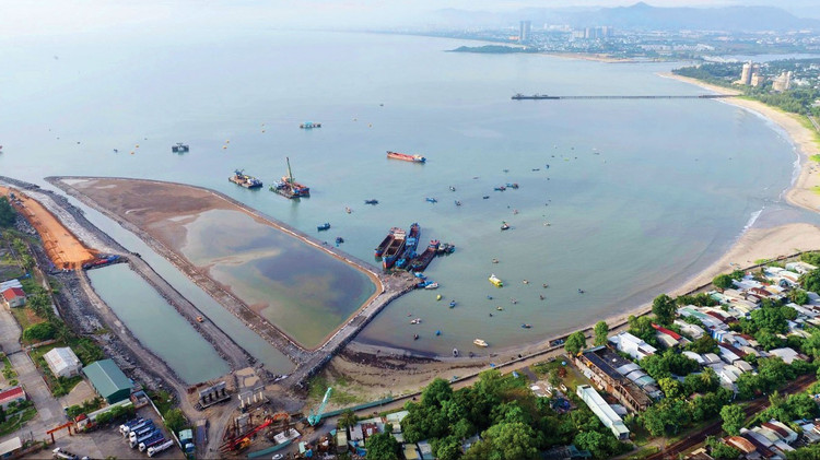 Dự kiến sẽ hình thành khu đô thị lấn biển tại vịnh Đà Nẵng, quy mô khoảng 1.428 ha, ngoài khơi đối diện đường Nguyễn Tất Thành. Ảnh: TN 