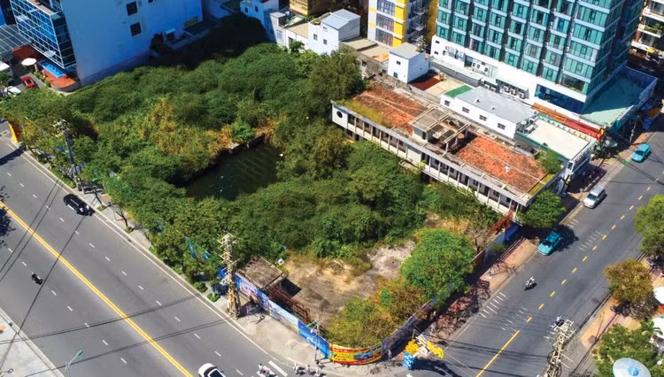 Khu đất 48 - 48A đường Trần Phú được xem là “đất vàng” ven biển trung tâm Nha Trang, tỉnh Khánh Hòa. Ảnh: Tiên Giang