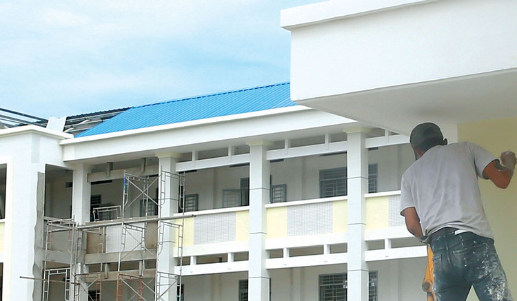 Việc kê khai bằng cấp, chứng chỉ của nhân sự chủ chốt đôi khi xảy ra sự cố ngoài ý muốn. Minh họa: Phú An