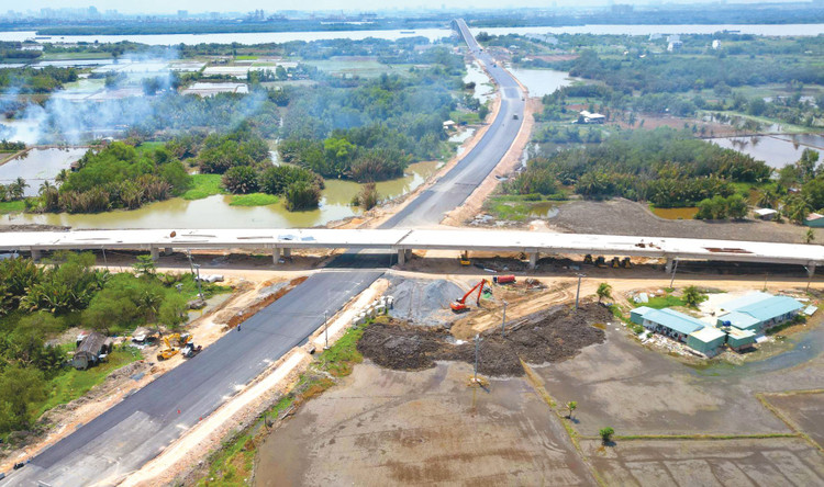 Tổng thu ngân sách nhà nước giai đoạn 2026 - 2030 dự kiến khoảng 16,1 triệu tỷ đồng, gấp 1,7 lần giai đoạn trước, tạo nguồn lực lớn để tiếp tục đầu tư, hiện đại hóa hạ tầng. Ảnh: Song Lê