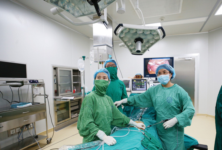 Tỷ lệ tiết kiệm cao trong đấu thầu có thể do chênh lệch về giá khá lớn giữa các mặt hàng thuốc, vật tư y tế, thiết bị y tế cùng chủng loại. Ảnh: Tiên Giang