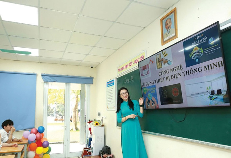 Hồ sơ mời thầu yêu cầu hợp đồng tương tự là hợp đồng cung cấp trang thiết bị dạy học tối thiểu bậc THPT. Minh họa: Nhã Chi