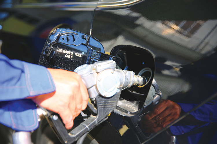 Nếu giá dầu quốc tế bình quân năm duy trì vùng 95 - 100 USD/thùng, lạm phát có thể bị đẩy lên mức 4,5 - 5%. Ảnh: Phúc An