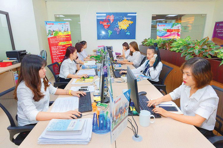 Nhiều thủ tục hành chính trong lĩnh vực du lịch và lữ hành quốc tế đã giảm thời gian giải quyết và mức phí, lệ phí. Ảnh minh họa: Lữ Hành Việt