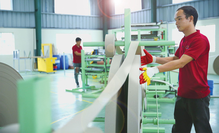 Chính sách miễn, giảm, giãn thuế, phí, tiền thuê đất trong giai đoạn 2020 - 2025 góp phần quan trọng giúp doanh nghiệp phục hồi sản xuất, kinh doanh và vượt qua thời kỳ khó khăn. Ảnh: Quốc Ân